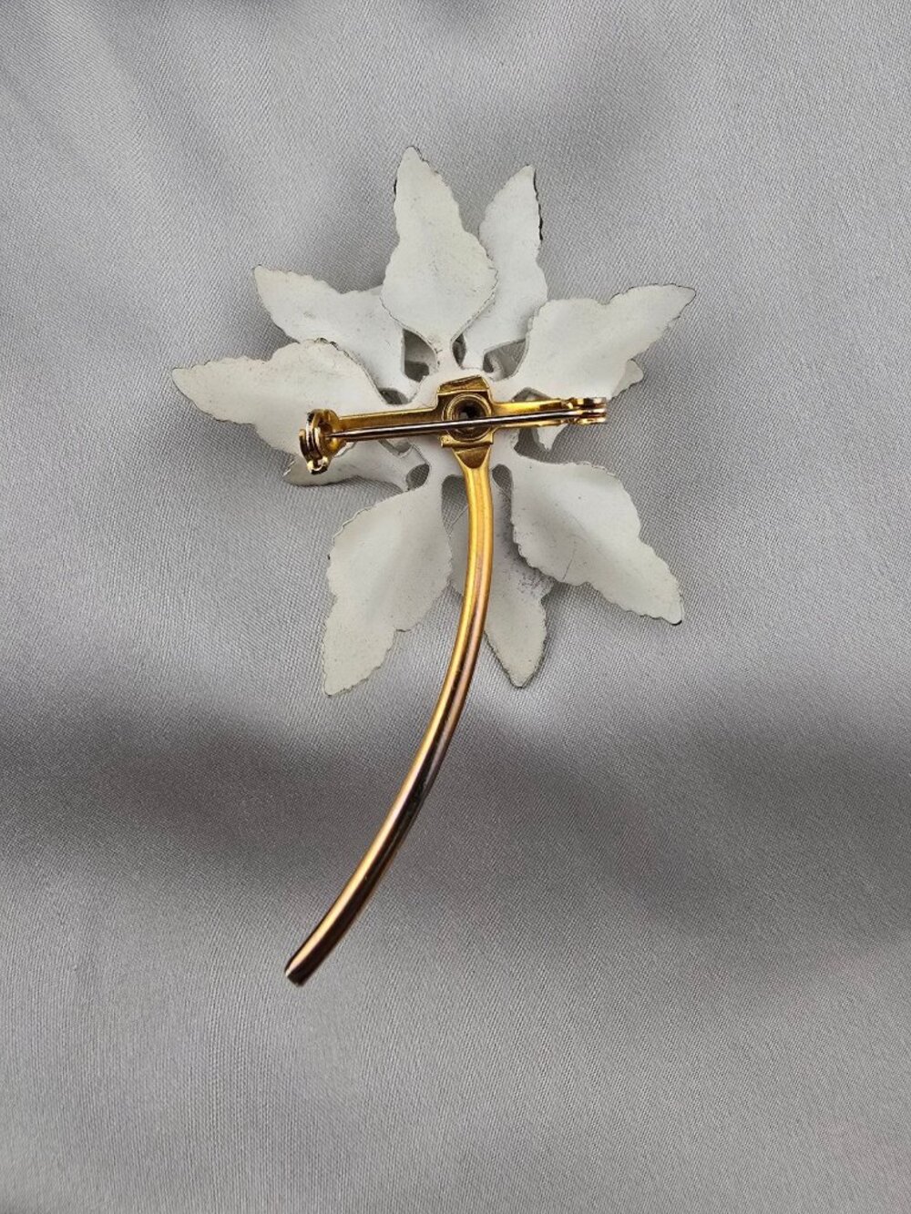 Vintage White & Black Enamel Flower Brooch Matching Clip-On Earrings Set READ - Picture 8 of 12